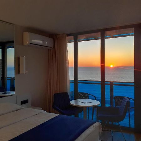 Only Front Sea View, No Side View, Wonderful Panorama, High Floor, Location Guarantee Aparthotel Batumi Bagian luar foto