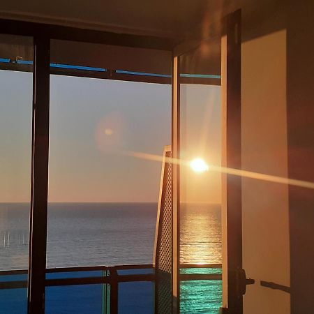 Only Front Sea View, No Side View, Wonderful Panorama, High Floor, Location Guarantee Aparthotel Batumi Bagian luar foto