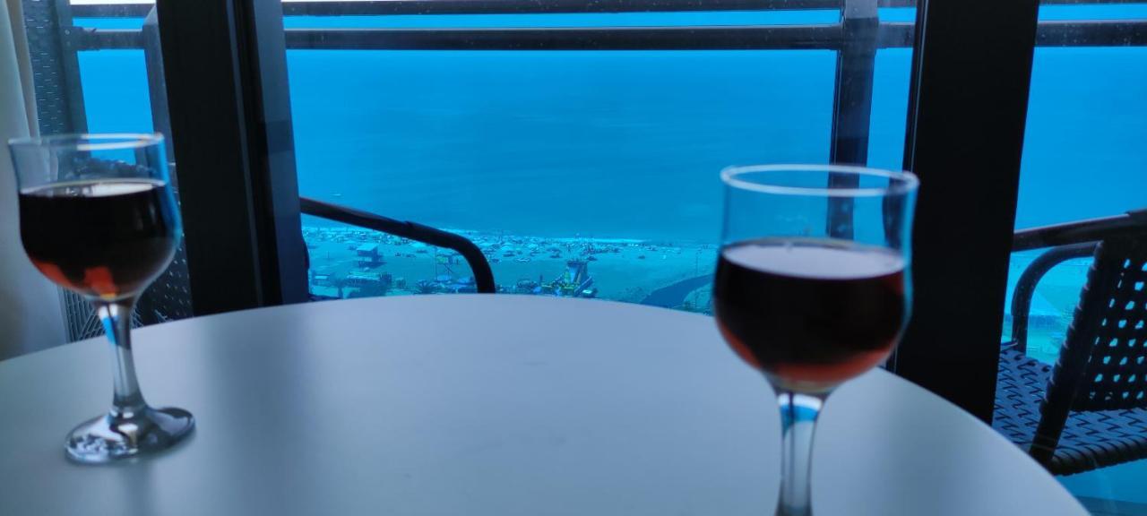 Only Front Sea View, No Side View, Wonderful Panorama, High Floor, Location Guarantee Aparthotel Batumi Bagian luar foto