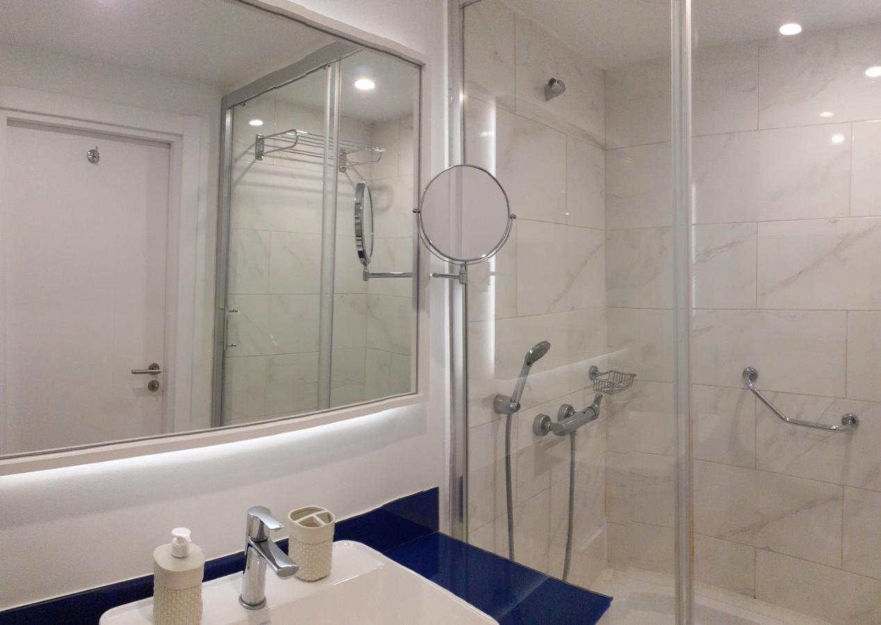 Only Front Sea View, No Side View, Wonderful Panorama, High Floor, Location Guarantee Aparthotel Batumi Bagian luar foto