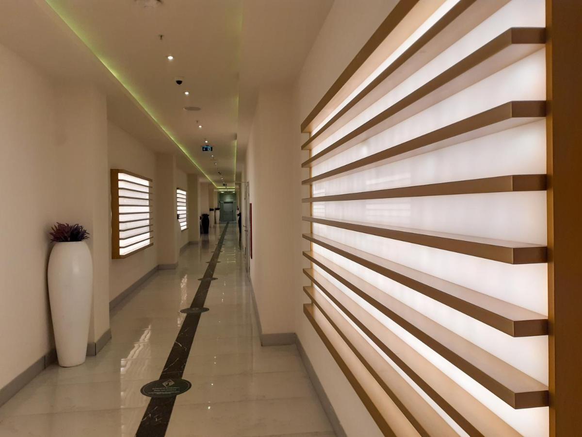 Only Front Sea View, No Side View, Wonderful Panorama, High Floor, Location Guarantee Aparthotel Batumi Bagian luar foto