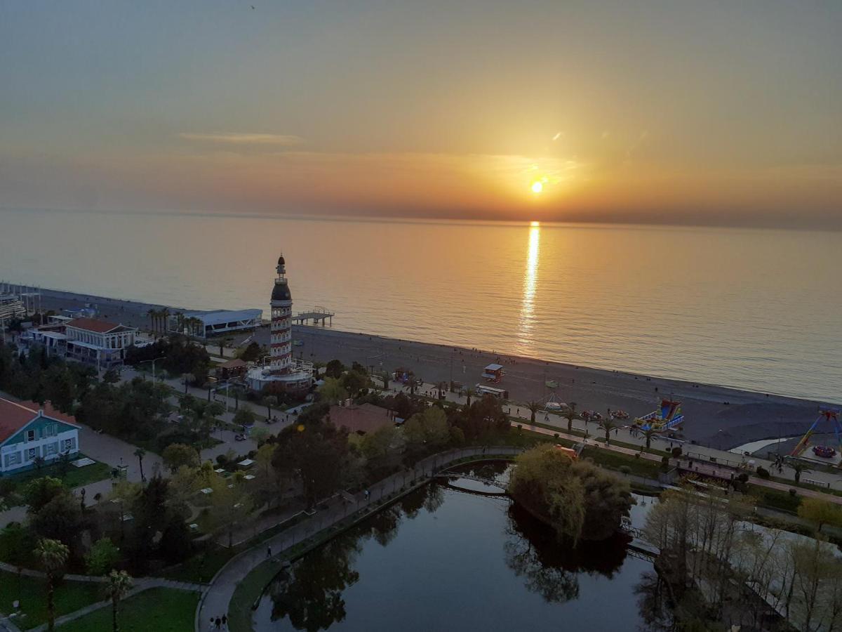 Only Front Sea View, No Side View, Wonderful Panorama, High Floor, Location Guarantee Aparthotel Batumi Bagian luar foto