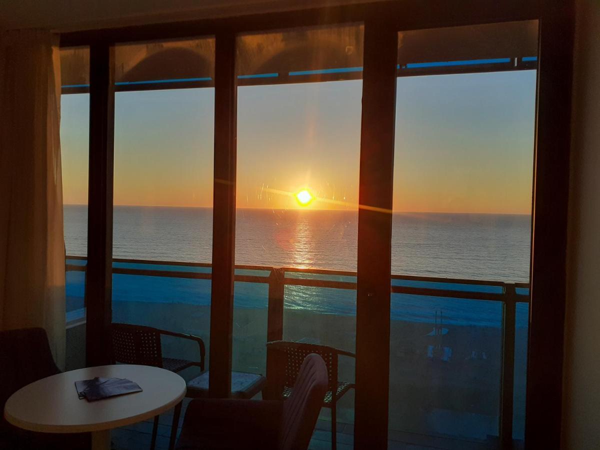 Only Front Sea View, No Side View, Wonderful Panorama, High Floor, Location Guarantee Aparthotel Batumi Bagian luar foto