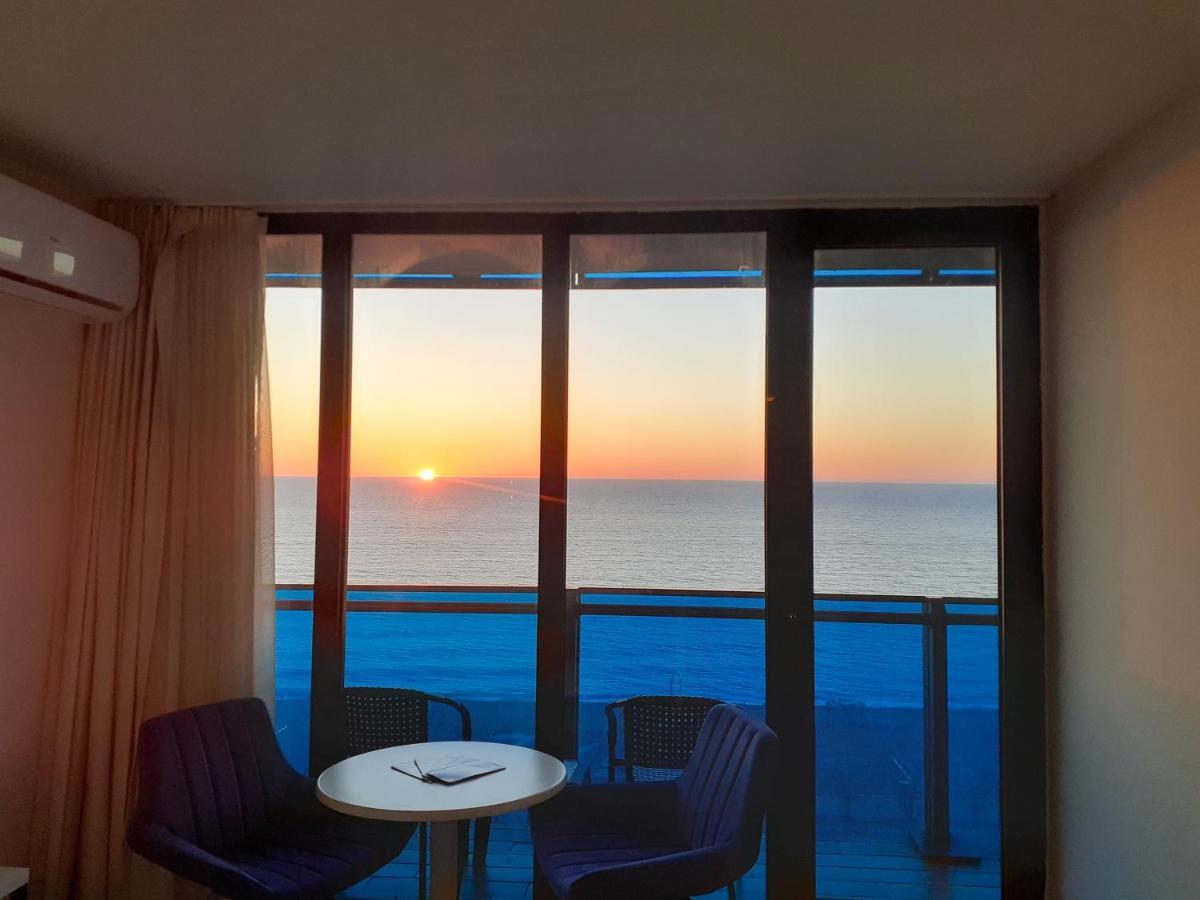 Only Front Sea View, No Side View, Wonderful Panorama, High Floor, Location Guarantee Aparthotel Batumi Bagian luar foto